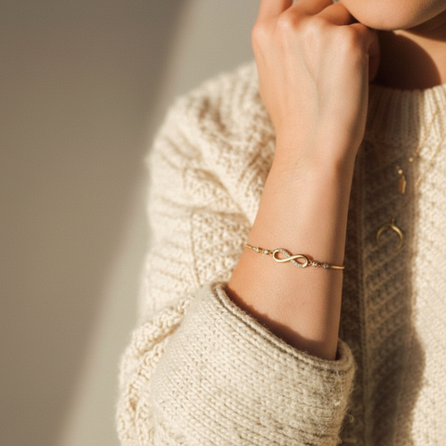 Square cream sweater with natural hand and bracelet